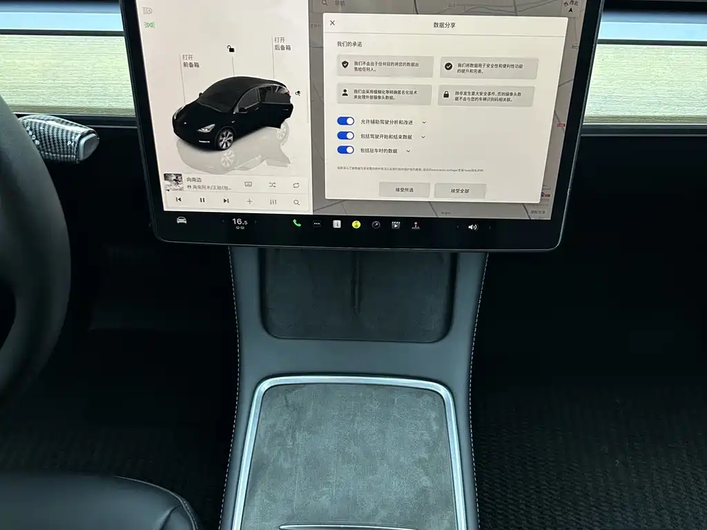 Tesla Model Y — миниатюра 15