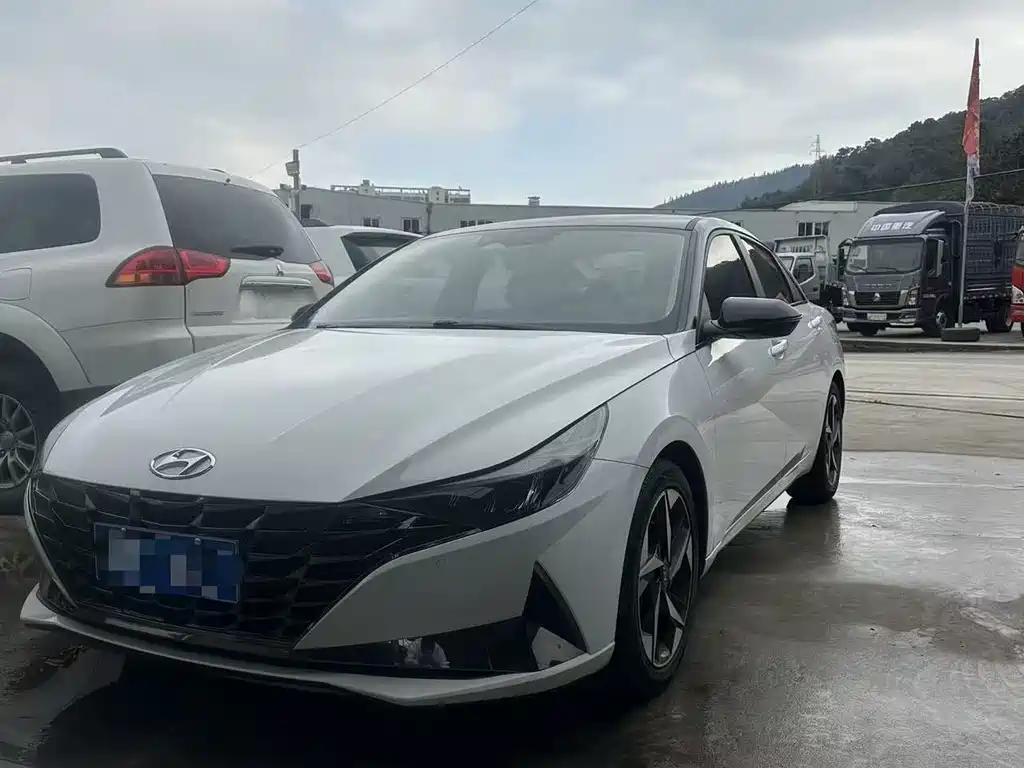 HYUNDAI ELANTRA
