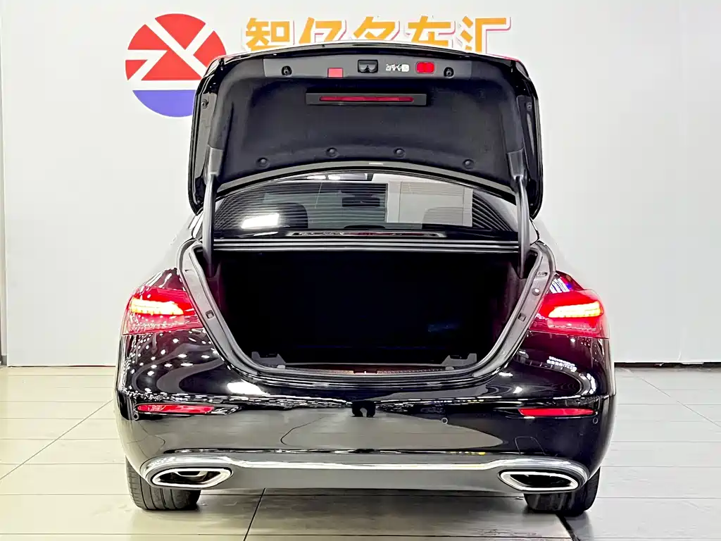 Mercedes-Benz E-Class — миниатюра 13