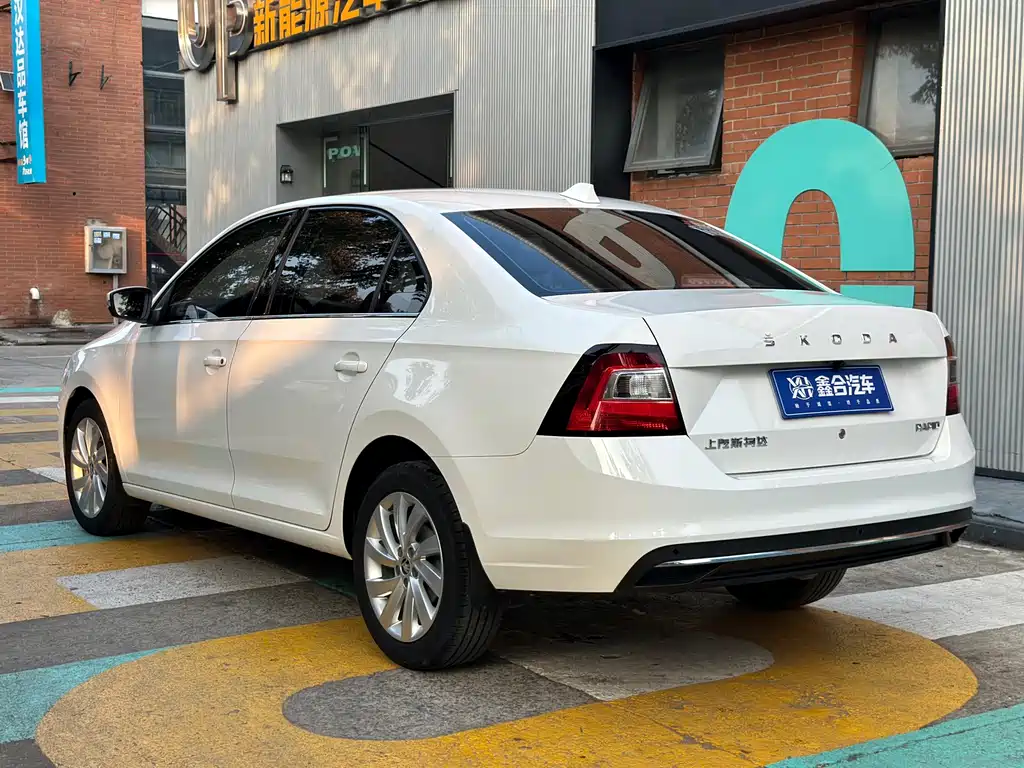 Skoda Rapid — миниатюра 9