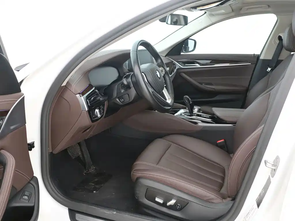 BMW 5 Series — миниатюра 6