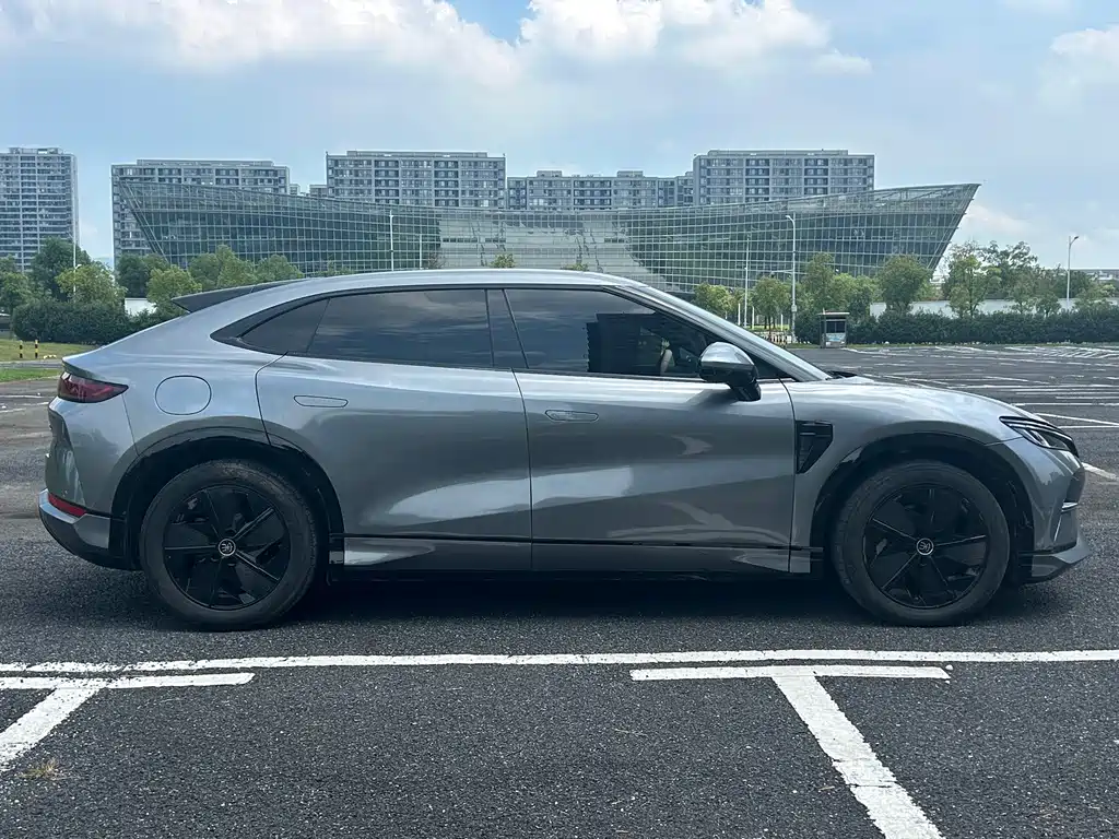 BYD L EV — миниатюра 7