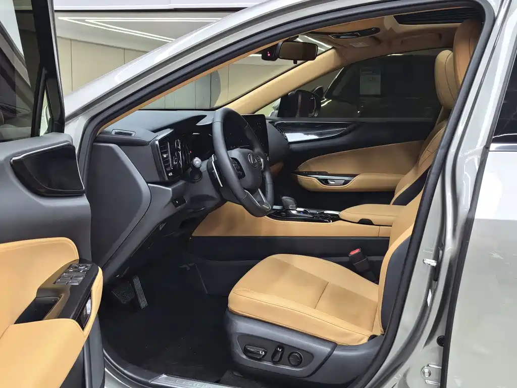 Lexus NX — миниатюра 10