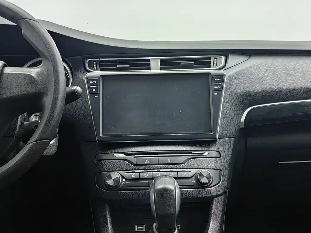 Peugeot 408 — миниатюра 12
