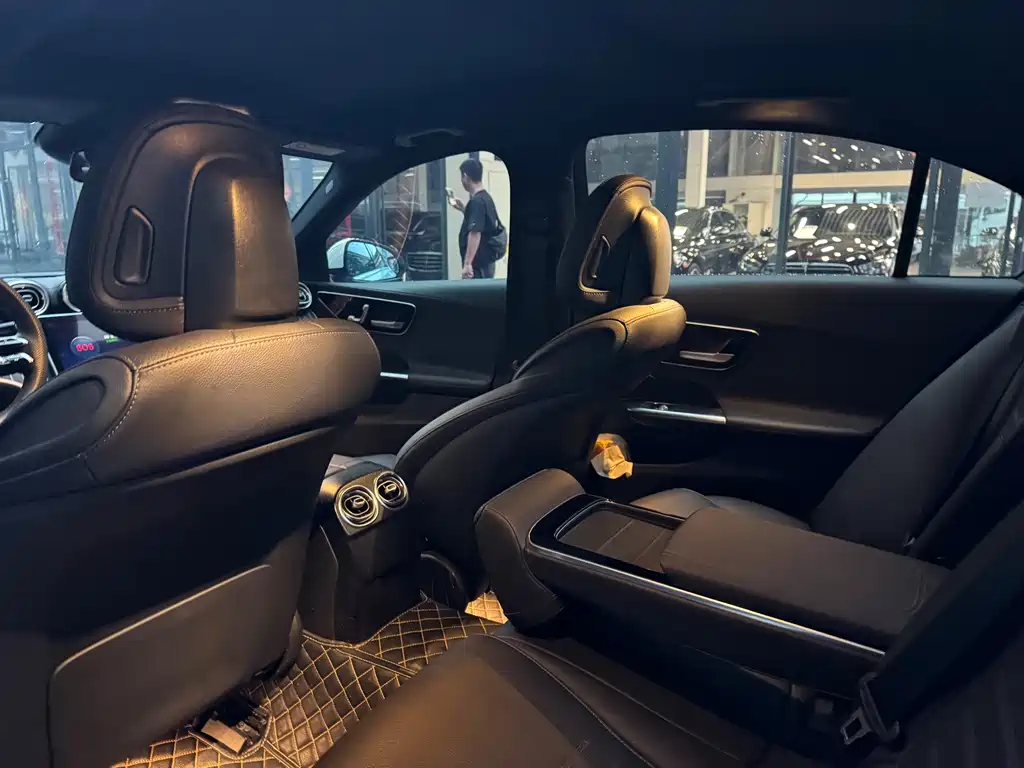 Mercedes-Benz C-Class — миниатюра 5
