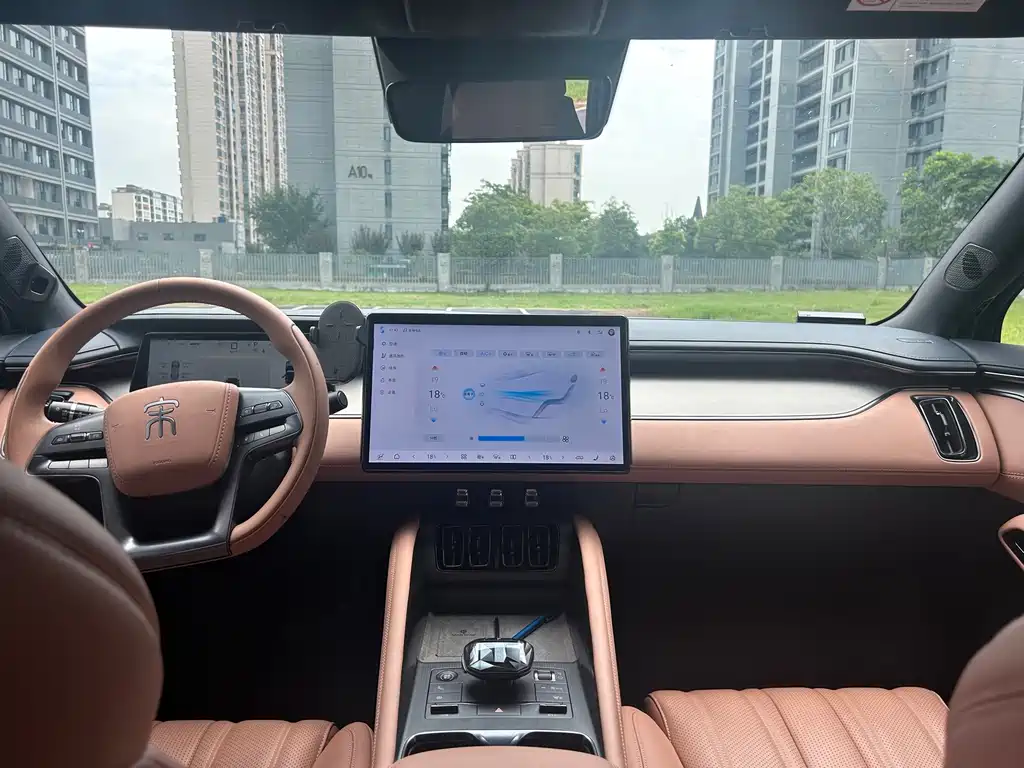 BYD L EV — миниатюра 12