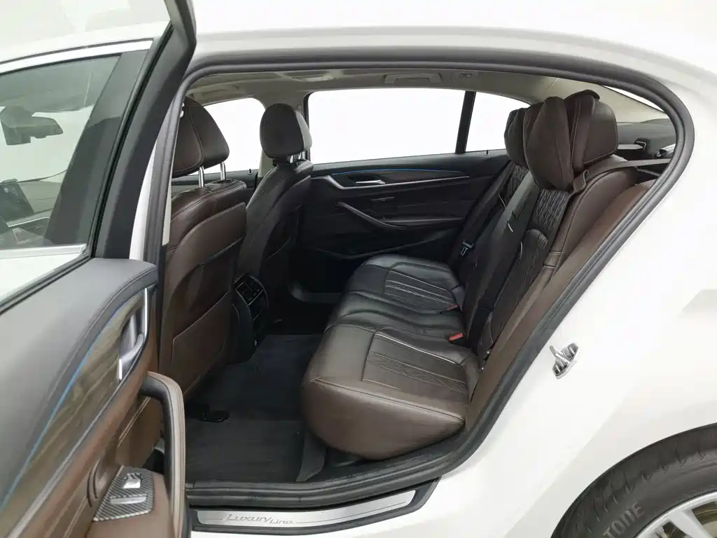 BMW 5 Series — миниатюра 15