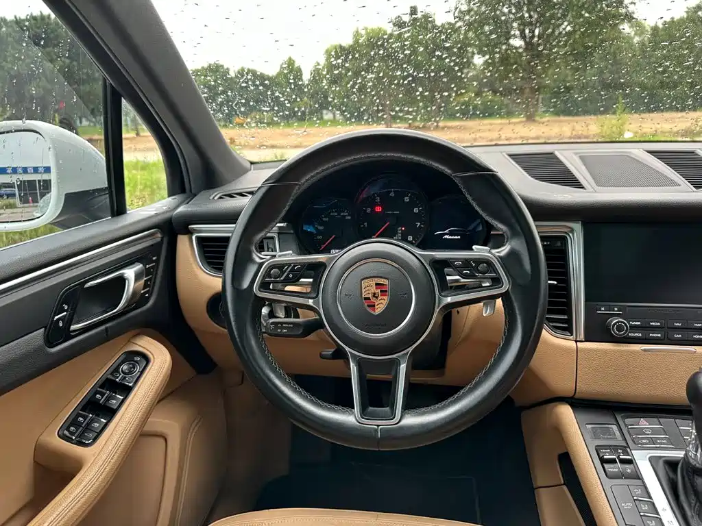 Porsche Macan — миниатюра 20