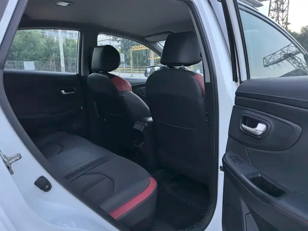 Luxgen U5 SUV — миниатюра 12