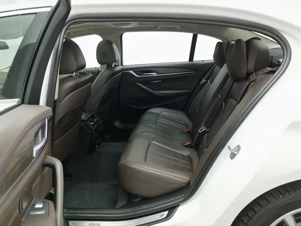BMW 5 Series New Energy — миниатюра 15
