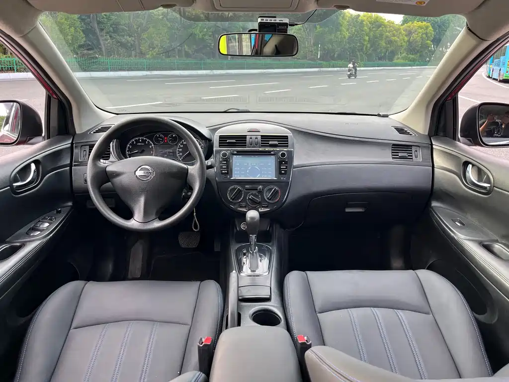 Nissan Tiida — миниатюра 7
