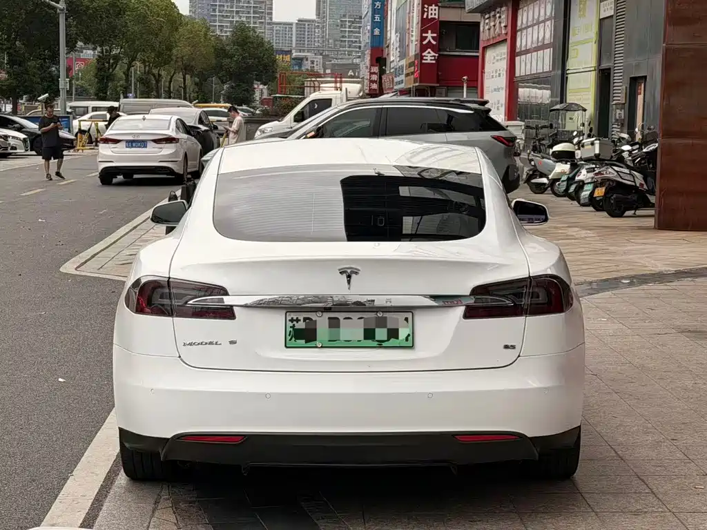 Tesla Model S — миниатюра 3