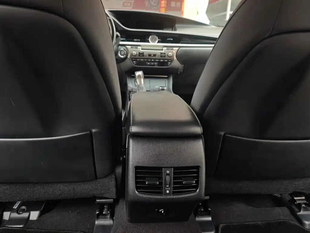 Lexus ES — миниатюра 15