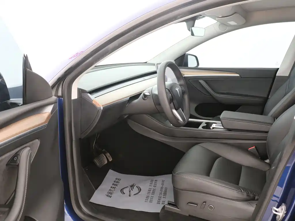 Tesla Model Y — миниатюра 11