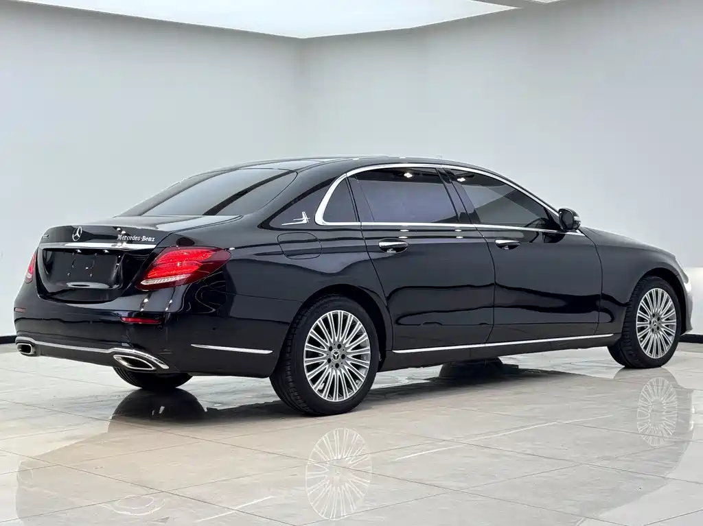 Mercedes-Benz E-Class — миниатюра 9