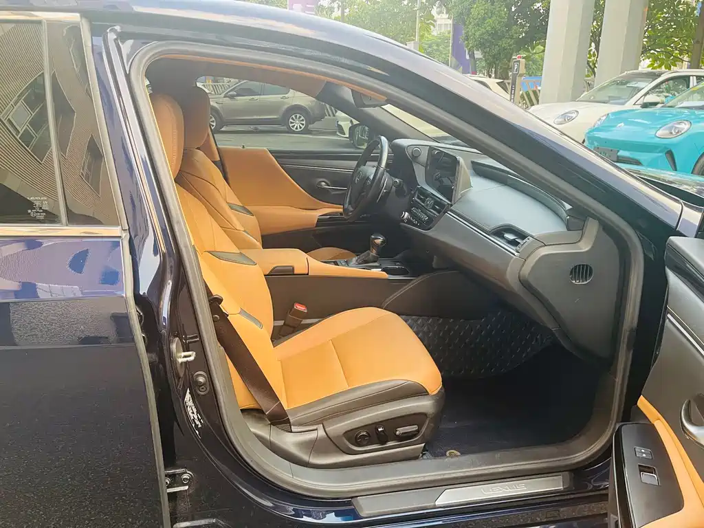 Lexus ES — миниатюра 11