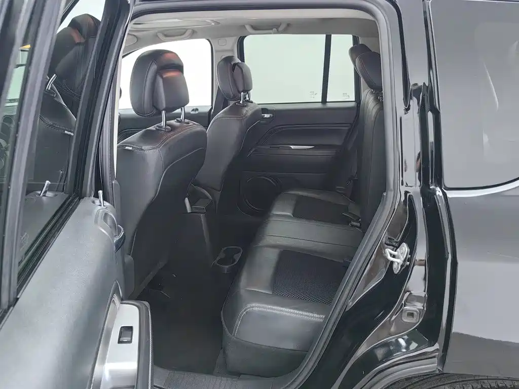 Jeep Compass (Import) — миниатюра 15