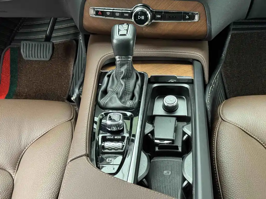 Volvo XC90 — миниатюра 19