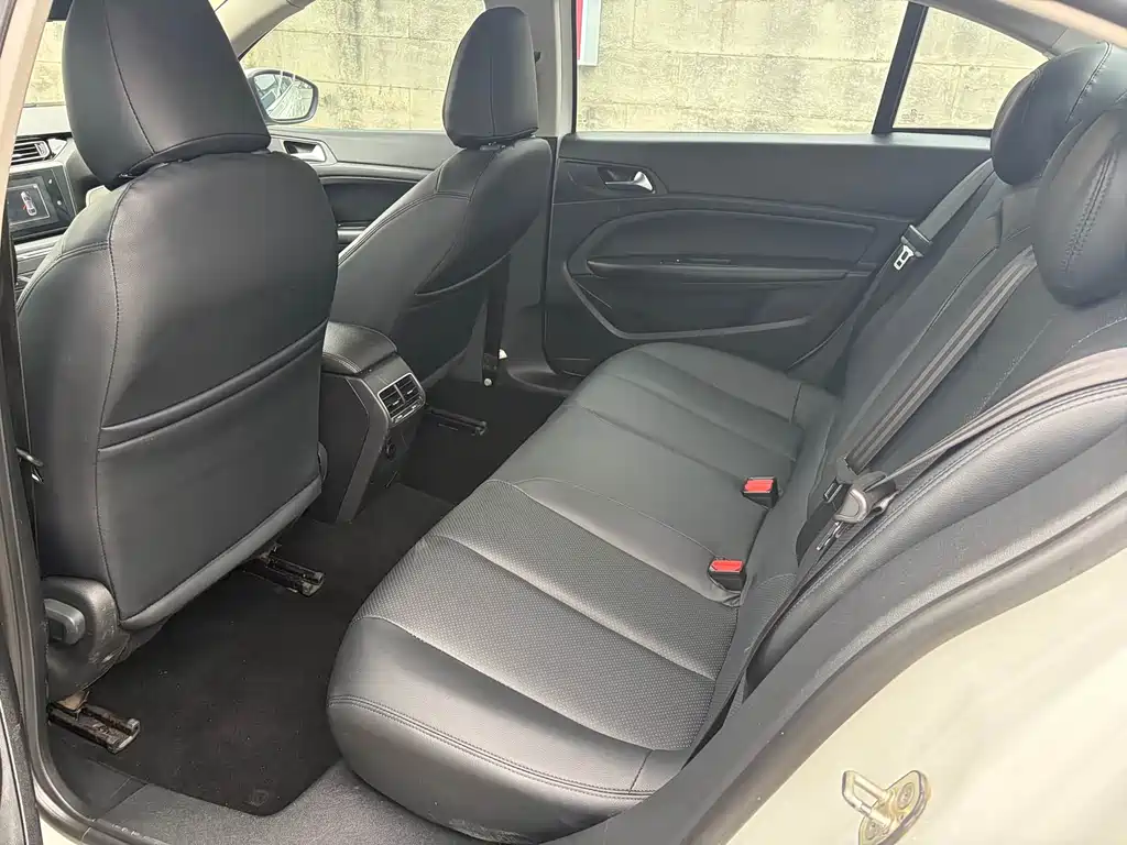 Peugeot 408 2014 1.8L AT Luxury