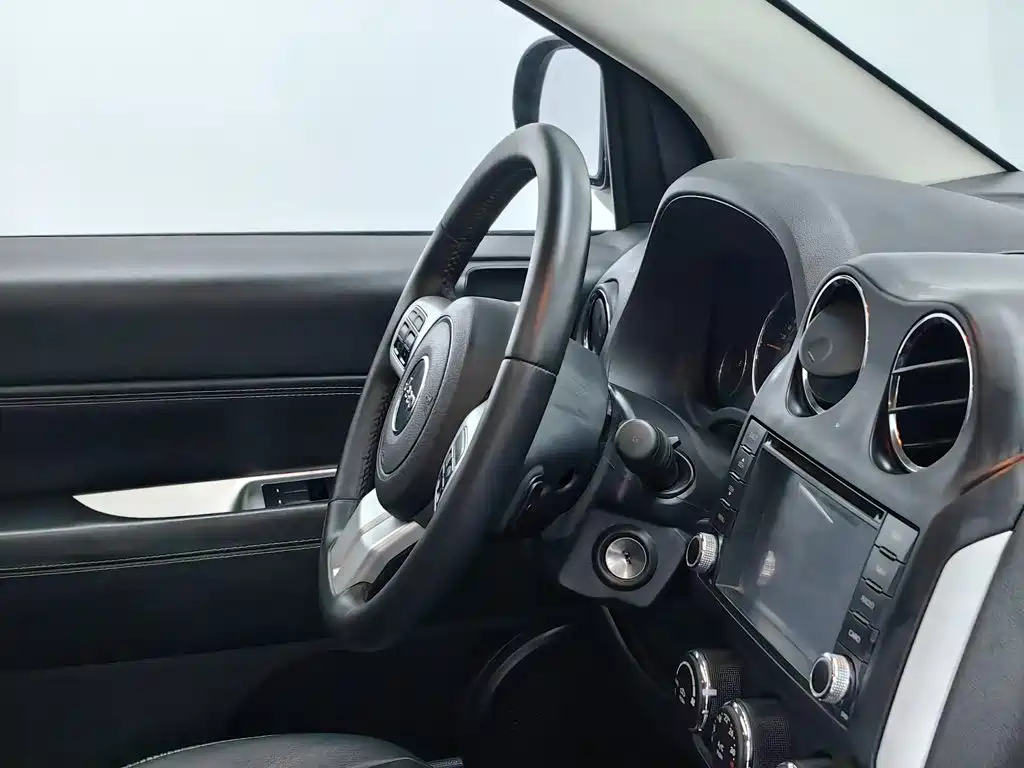 Jeep Compass (Import) — миниатюра 22