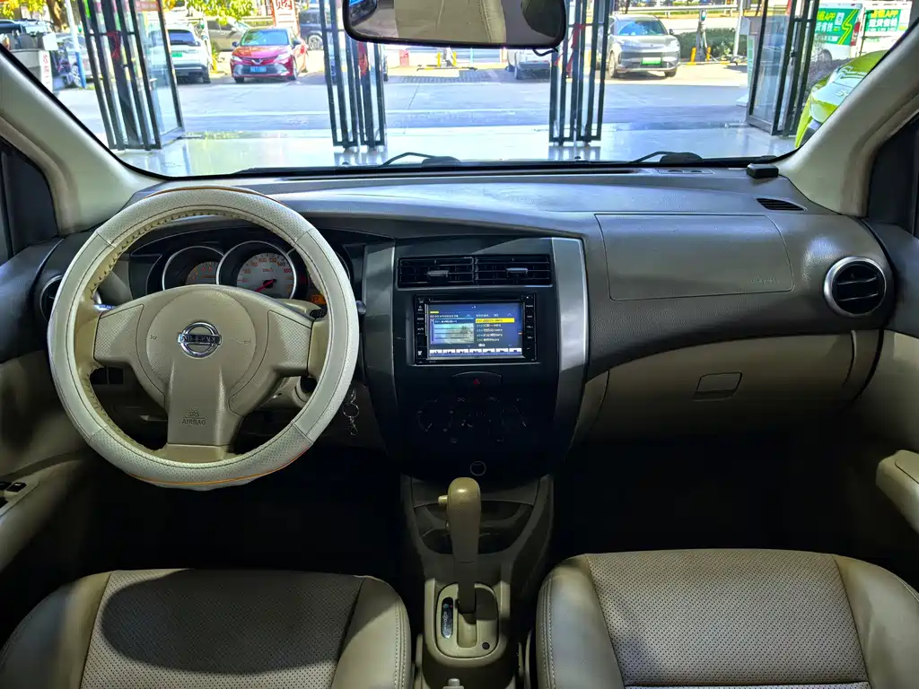 Nissan Livina — миниатюра 15