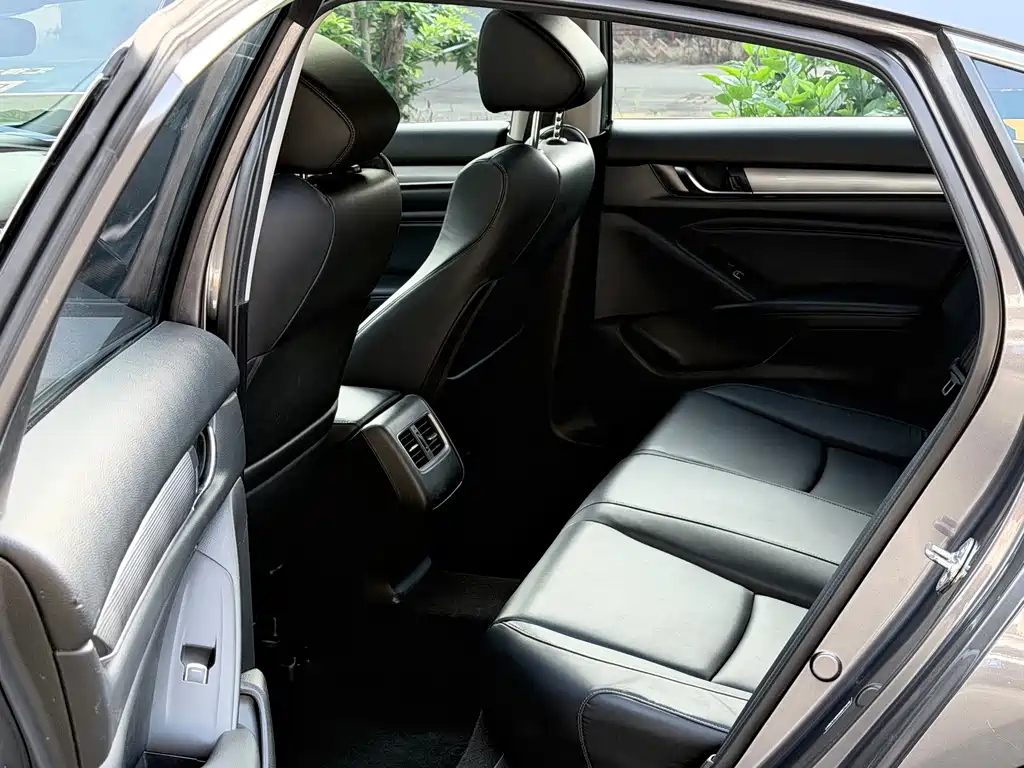 Honda Accord — миниатюра 8