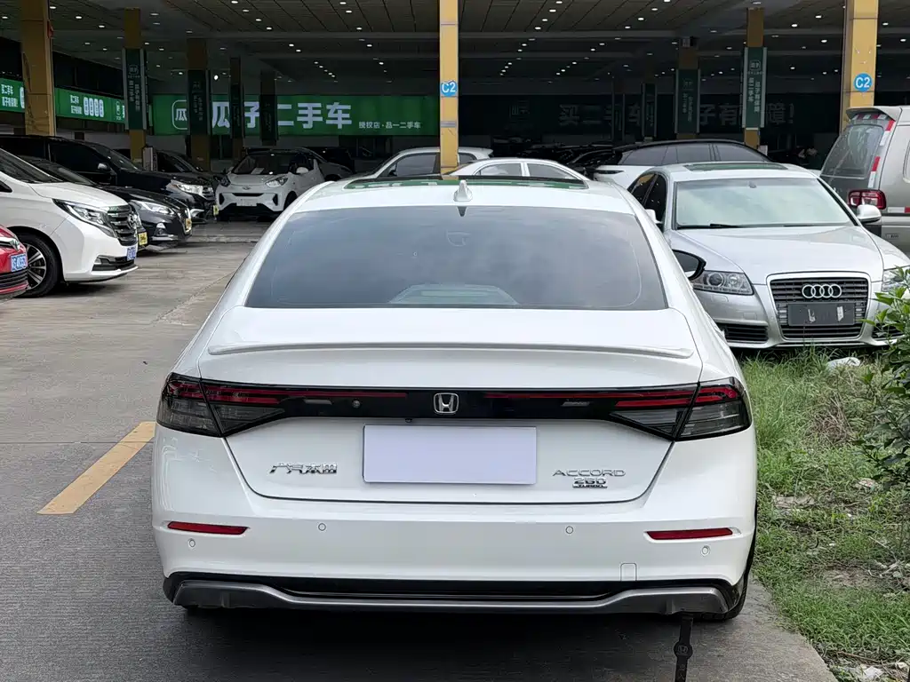 Honda Accord — миниатюра 13
