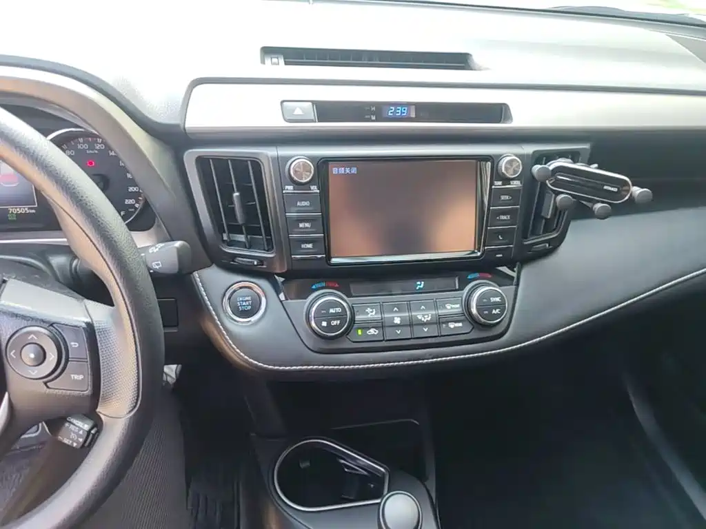 Toyota RAV4 — миниатюра 6