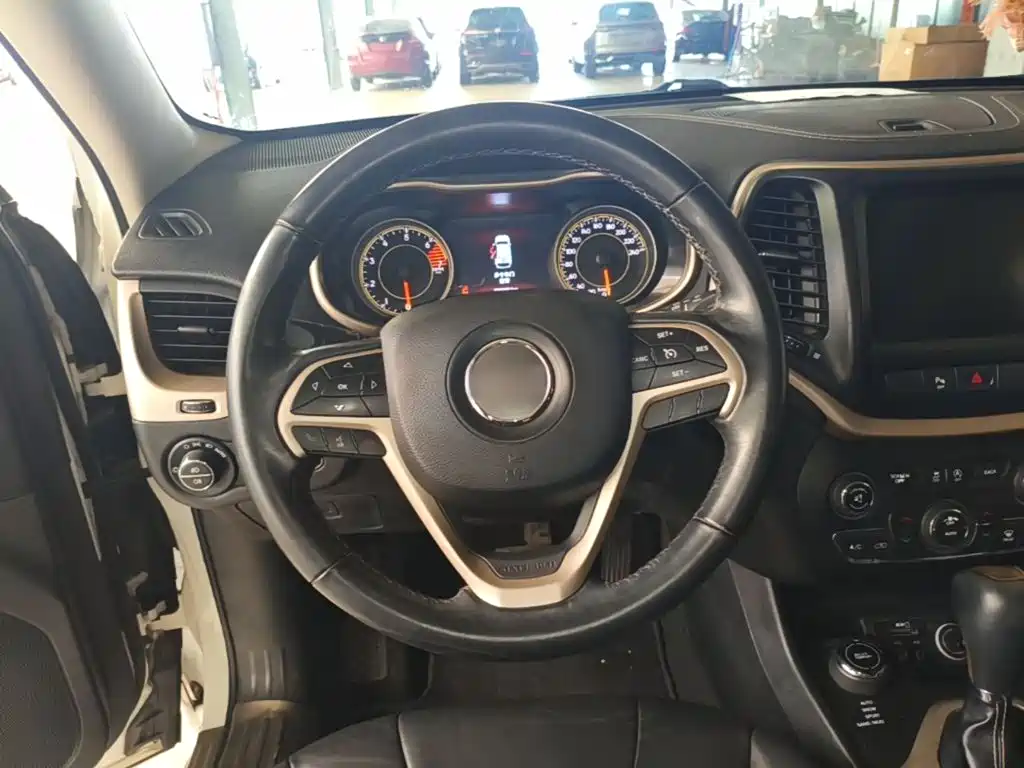 Jeep Cherokee — миниатюра 11