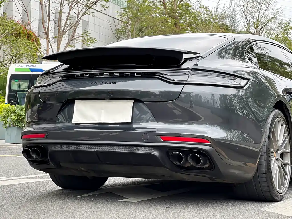 PORSCHE PANAMERA