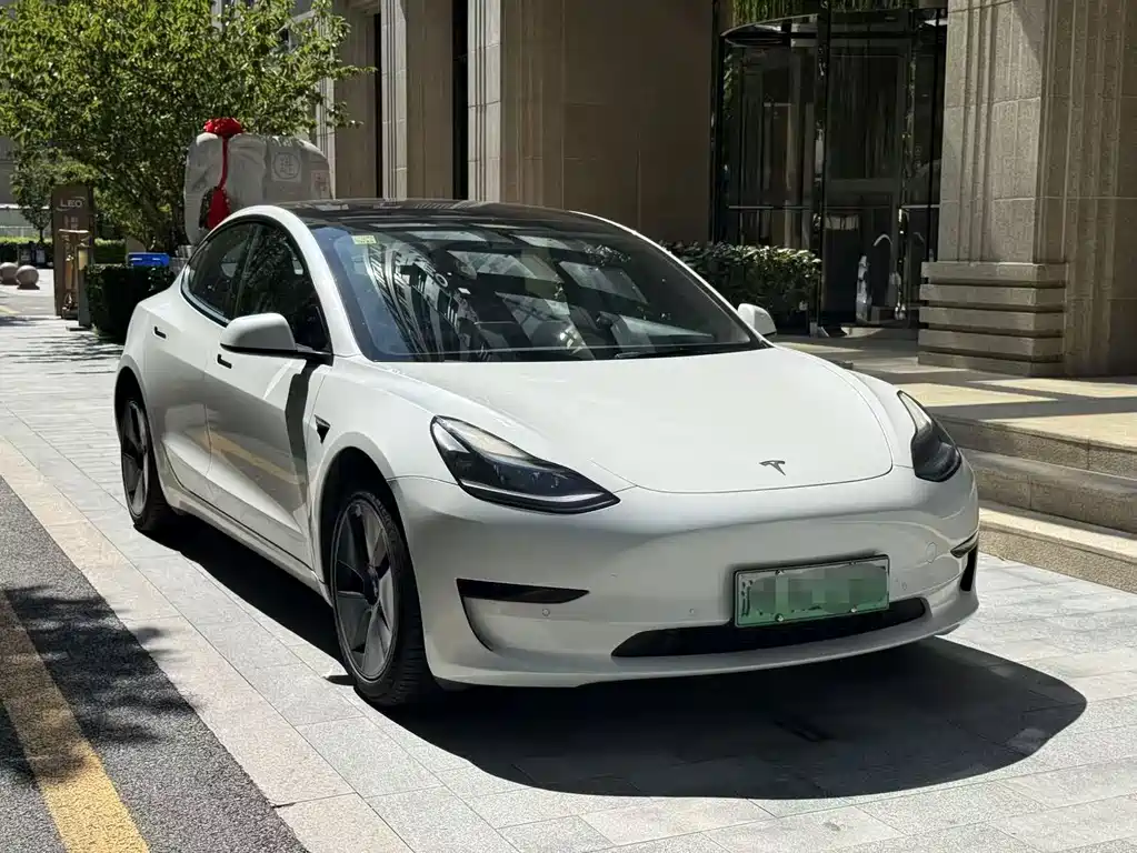 Tesla Model 3 — миниатюра 2