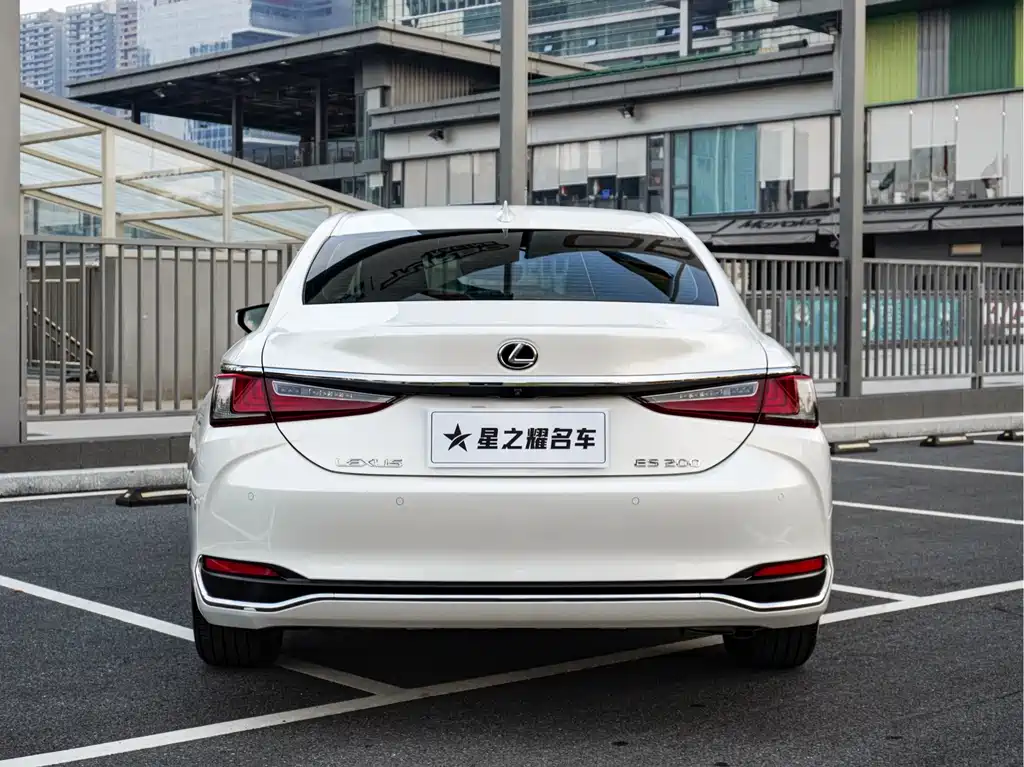 Lexus ES — миниатюра 7