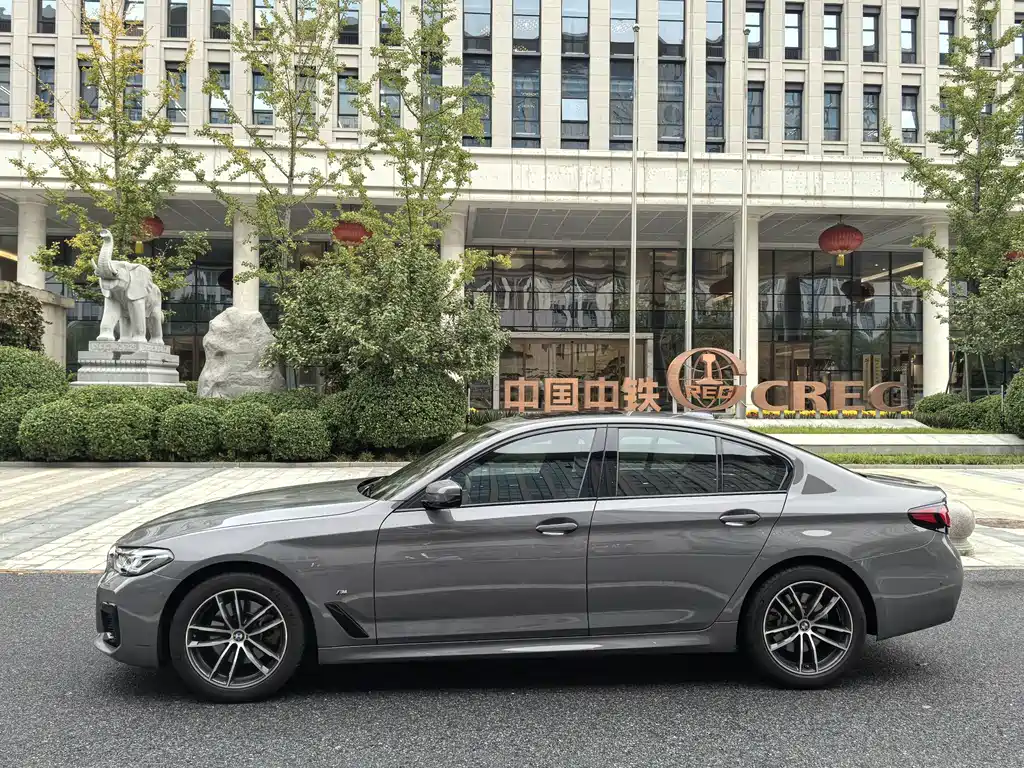 BMW 5 Series (Import) — миниатюра 9