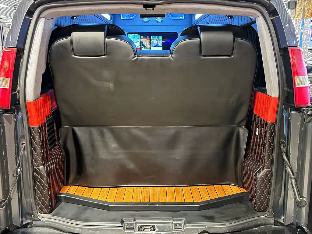 GMC Savana — миниатюра 26