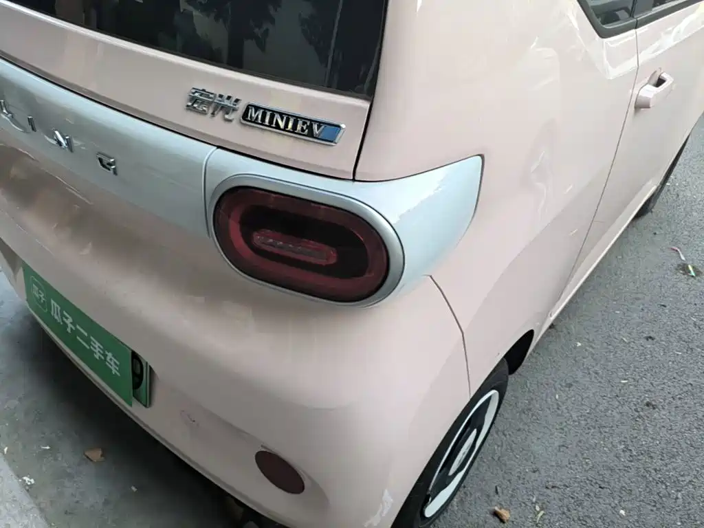 Wuling MINIEV — миниатюра 8