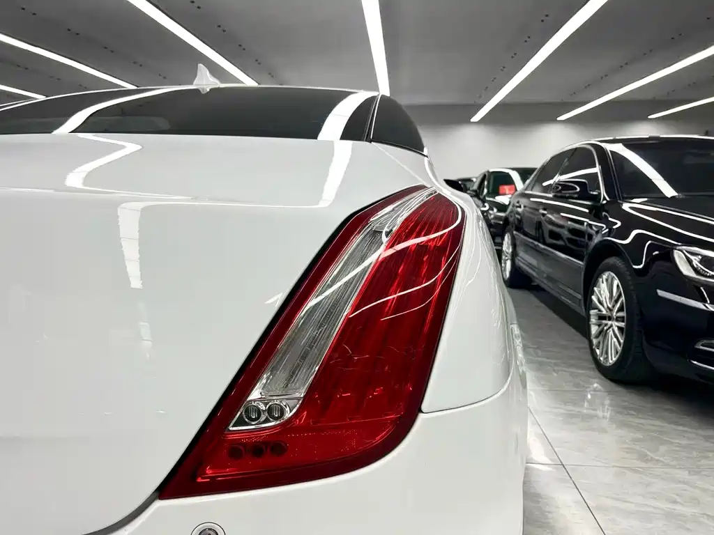 Jaguar XJ — миниатюра 21