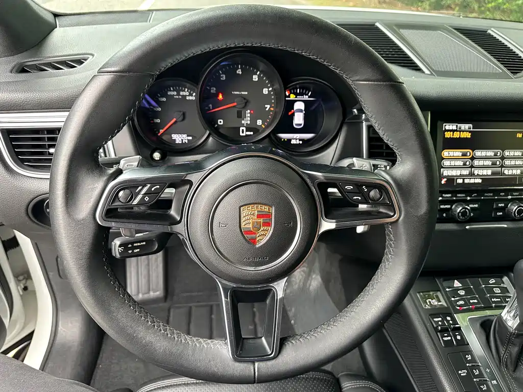 Porsche Macan — миниатюра 7
