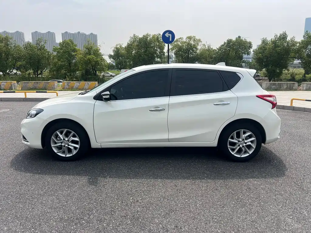 Nissan Tiida — миниатюра 4