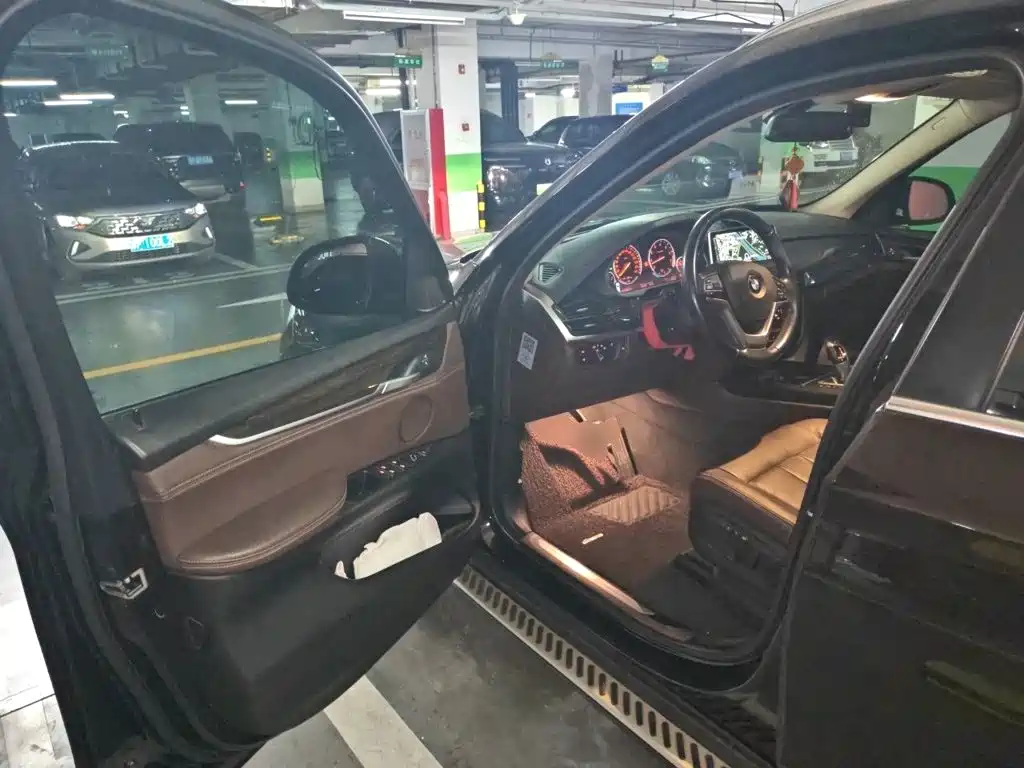 BMW X5 (Import) — миниатюра 17
