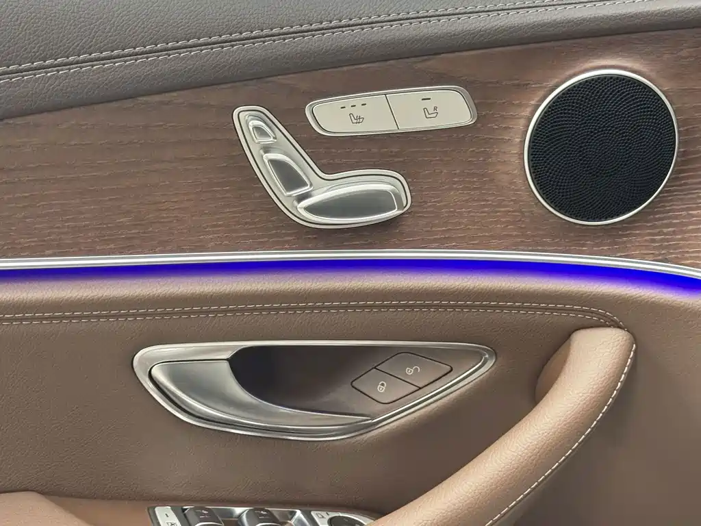 Mercedes-Benz E-Class — миниатюра 17