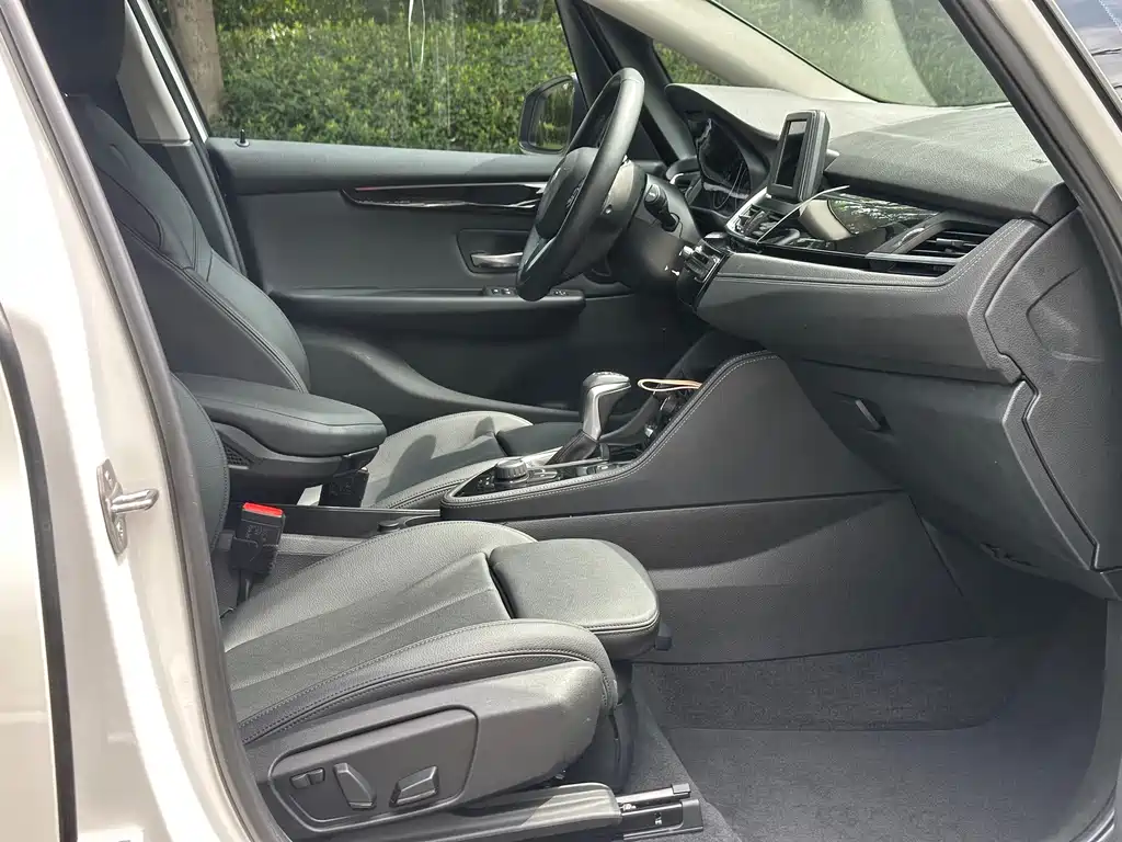 BMW 2 Series Active Tourer — миниатюра 4