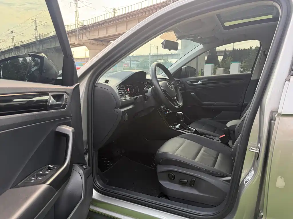 Volkswagen T-Roc — миниатюра 8
