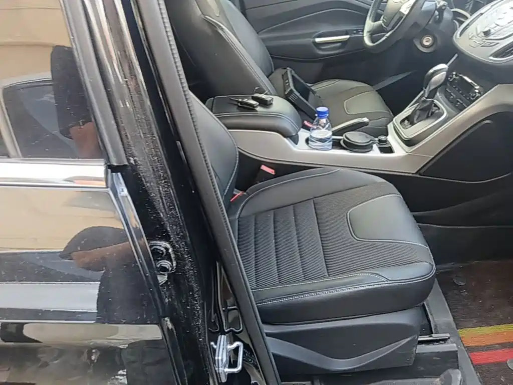 Ford Kuga — миниатюра 25