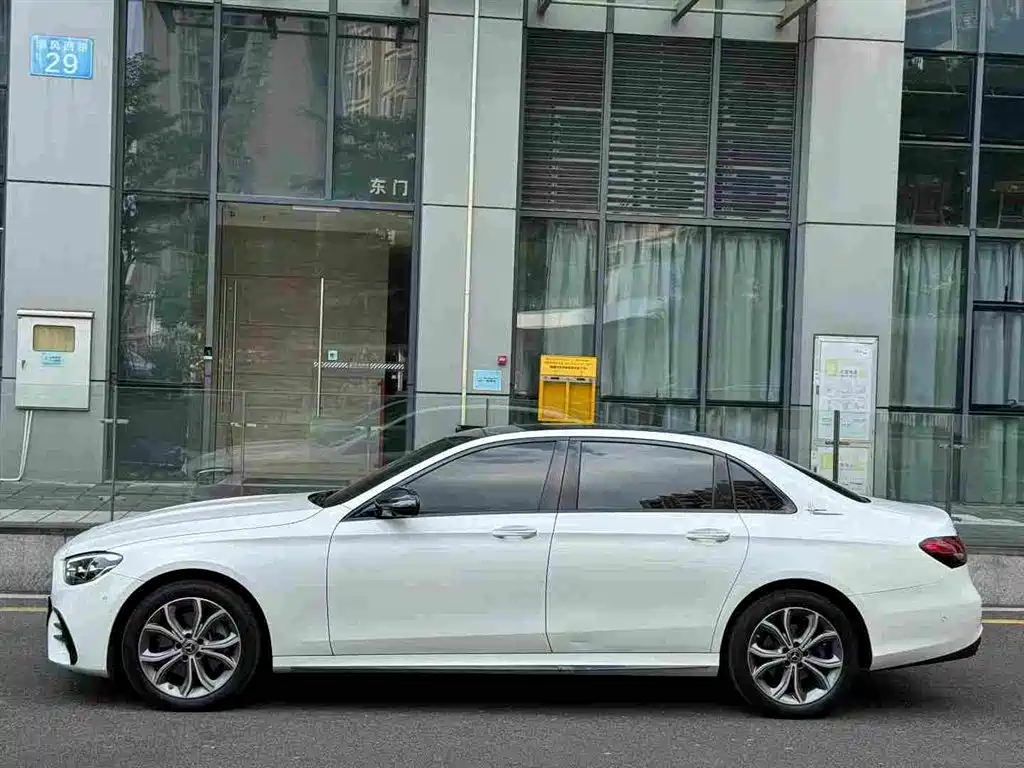 Mercedes-Benz E-Class — миниатюра 2