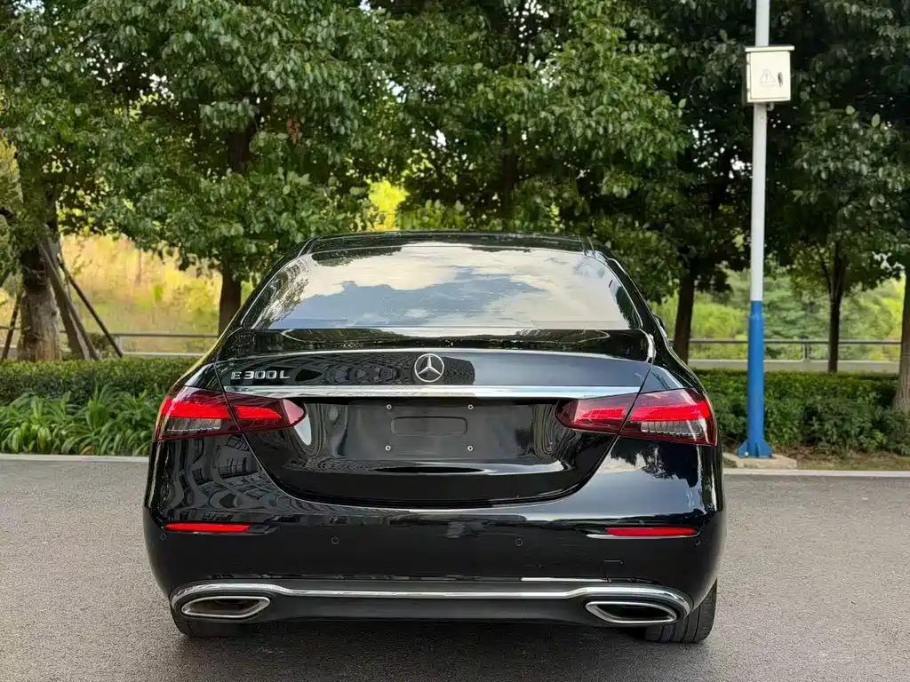 Mercedes-Benz E-Class — миниатюра 8