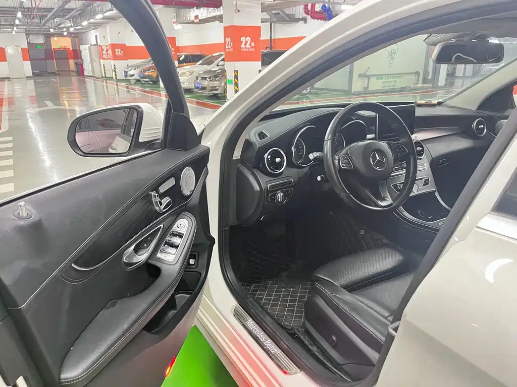 Mercedes-Benz C-Class — миниатюра 6