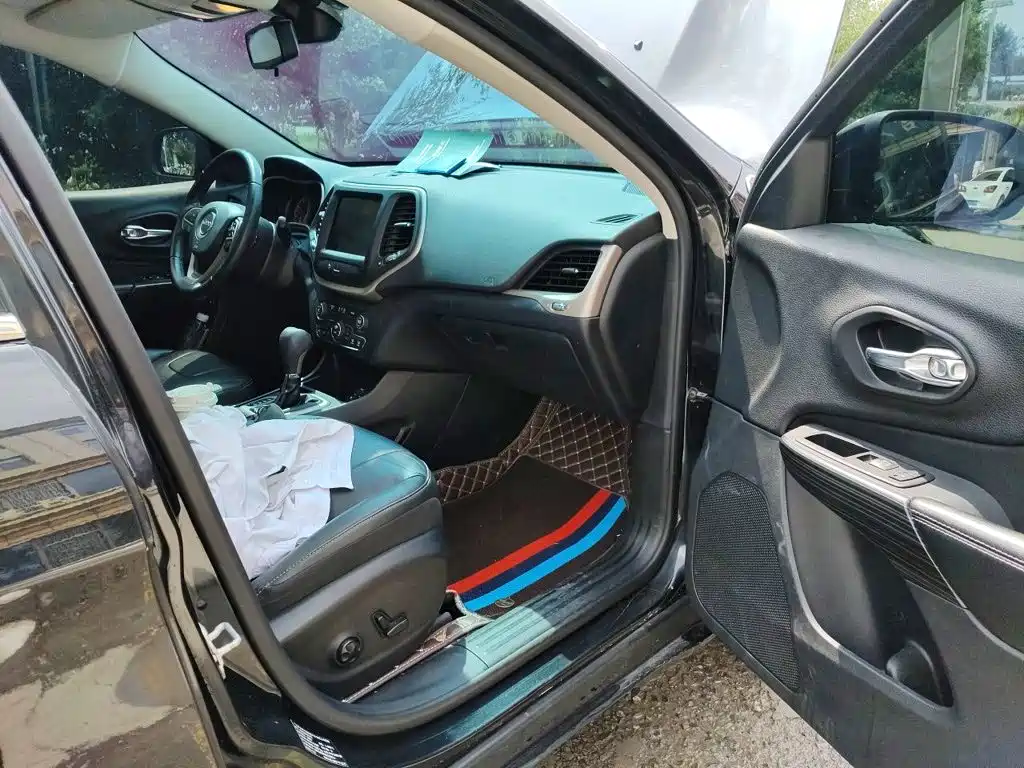 Jeep Cherokee — миниатюра 22