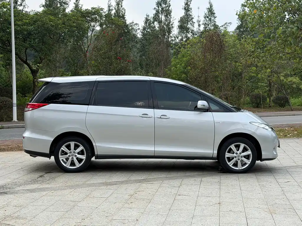 Toyota Previa — миниатюра 4