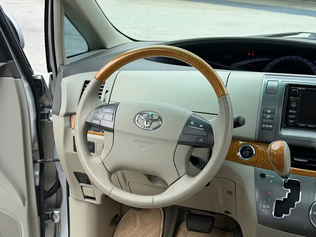 Toyota Previa — миниатюра 12