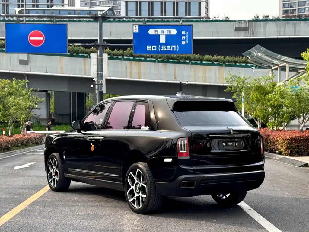 Rolls-Royce Cullinan — миниатюра 9